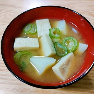 じゃがいもと高野豆腐とねぎの味噌汁